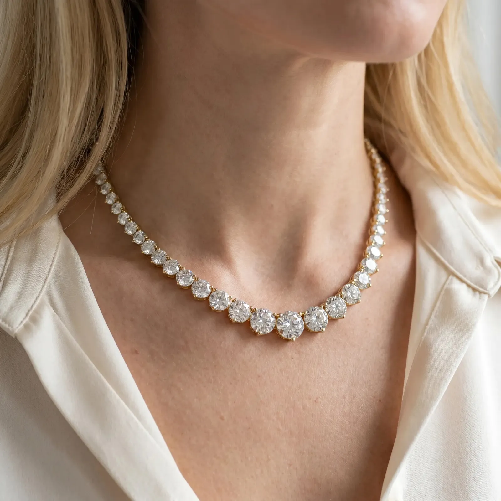 Round Cut Brilliant Graduated Diamond Tennis Necklace with Four-Prong Setting Yellow gold